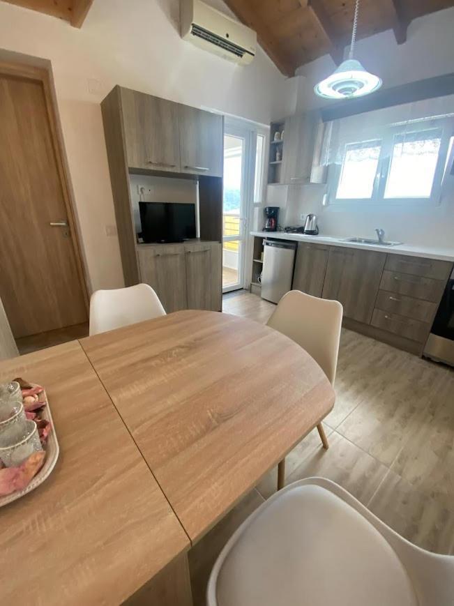Theo Apartment Marathiás Eksteriør billede