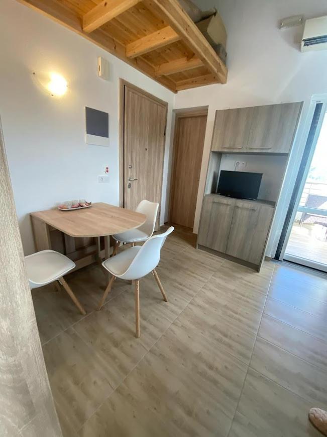 Theo Apartment Marathiás Eksteriør billede